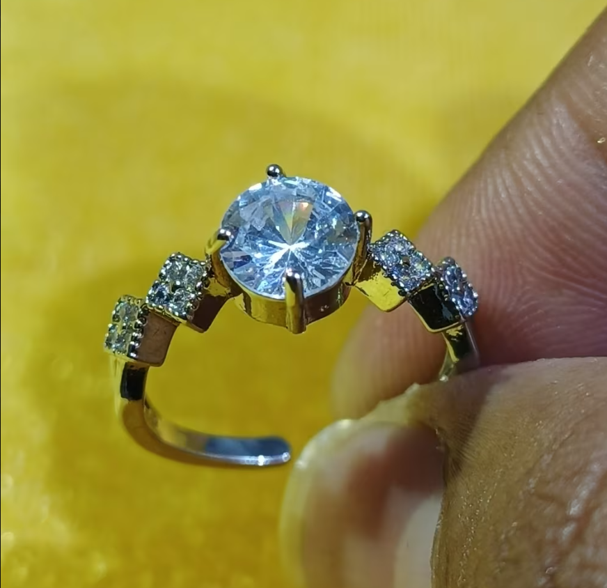 Minimalist Silver Synthetic Zirconia Ladies' Ring For Parties, Dances, Daily Wear & Jewelry Gifts