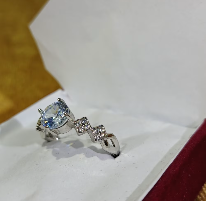 Minimalist Silver Synthetic Zirconia Ladies' Ring For Parties, Dances, Daily Wear & Jewelry Gifts