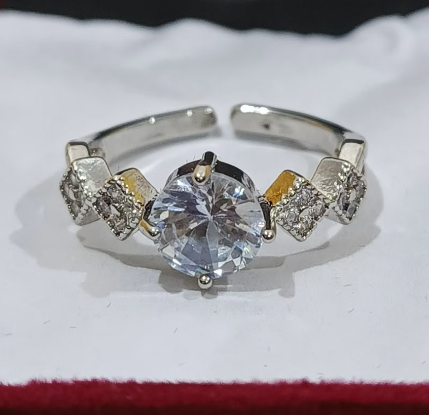 Minimalist Silver Synthetic Zirconia Ladies' Ring For Parties, Dances, Daily Wear & Jewelry Gifts