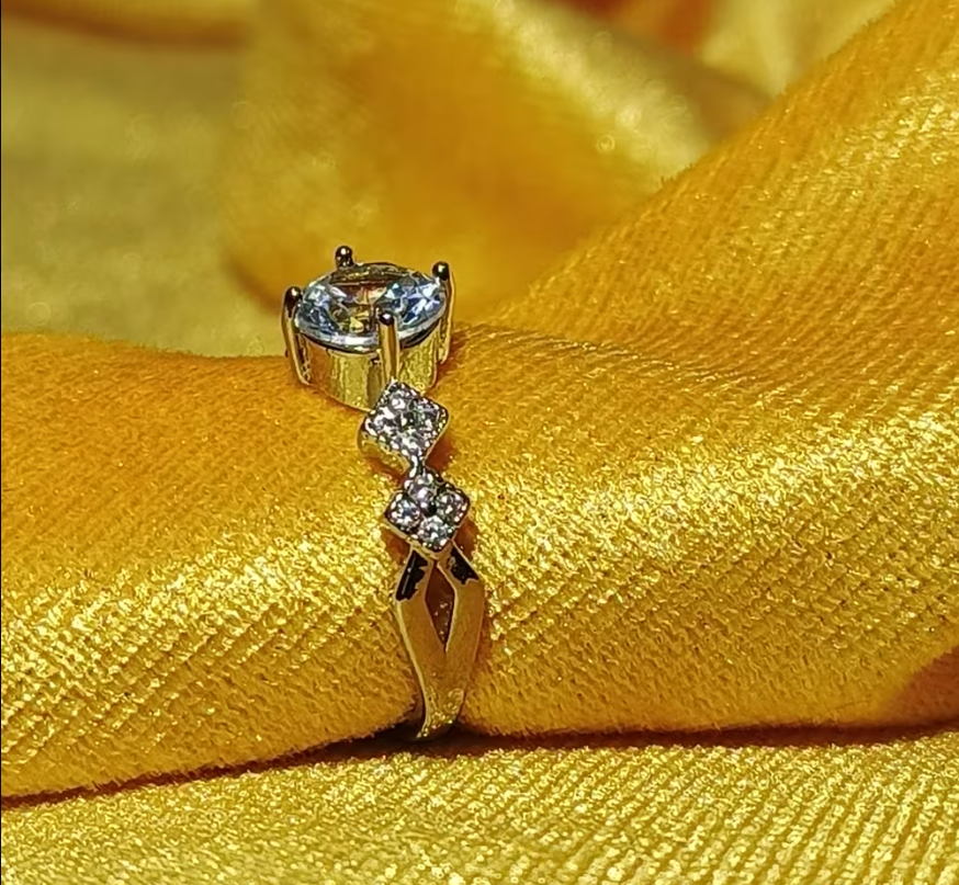 Minimalist Silver Synthetic Zirconia Ladies' Ring For Parties, Dances, Daily Wear & Jewelry Gifts