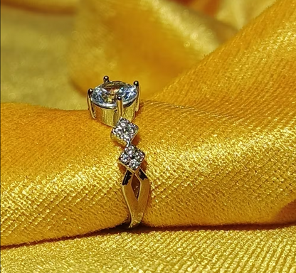 Minimalist Silver Synthetic Zirconia Ladies' Ring For Parties, Dances, Daily Wear & Jewelry Gifts
